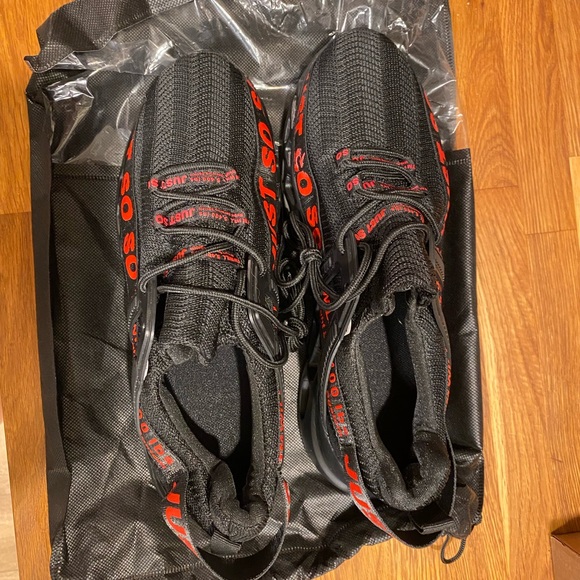 NEVER WORN All Might Walking Shoes in black and red - Picture 5 of 6